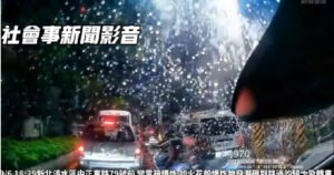 悚！台電變電箱「連續爆」如煙火畫面曝光　汽車停等紅燈慘遭碎片攻擊