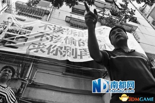 小区业主们打横幅向小偷求饶：别再来了 求你了