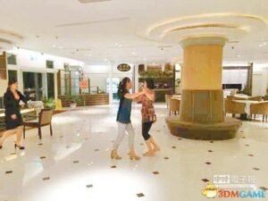 大陆大妈台湾饭店跳广场舞《最炫民族风》被制止
