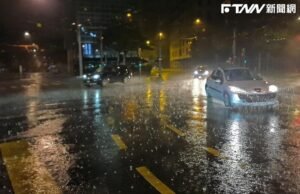 低壓雨彈猛轟「17縣市」！整天都得帶傘　台南、高屏嚴防大雷雨