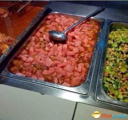 大学食堂出现真黑暗料理“西瓜炒肉”：网友很震惊