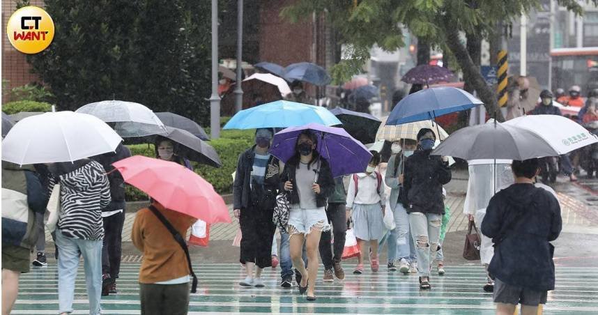 下雨天好愛睏「有醫學根據」　醫曝背後5大原因