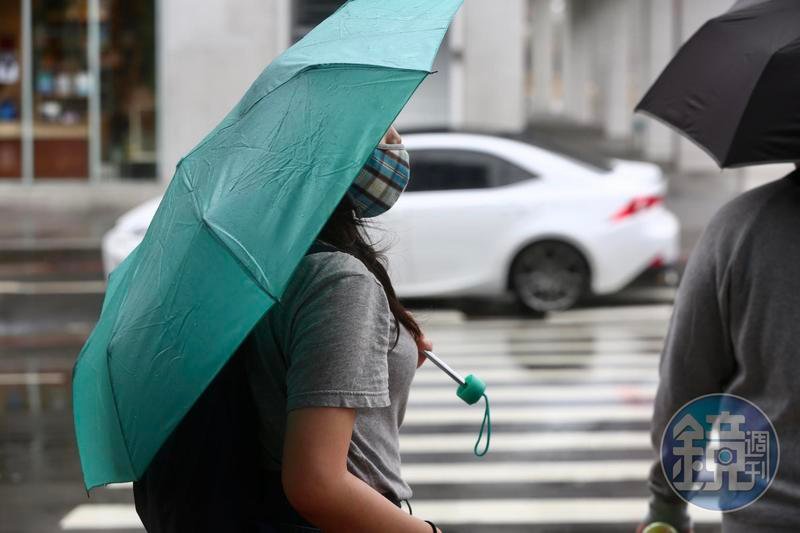 午後雨彈來襲！17縣市大雨特報　部分地區可能持續到晚上