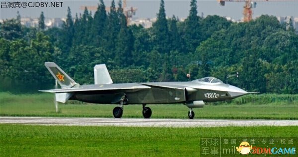 中国2012号歼-20战机首次亮相 日本战机望尘莫及