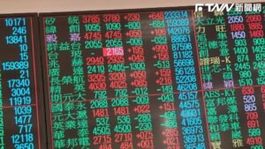 台股終場翻紅小漲1.92點　進逼16800點