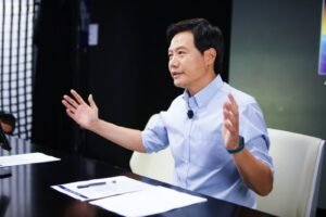 小米SU7性价比不够吗！雷军：巨亏行业不谈性价比